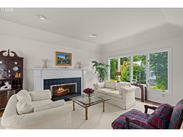 2902 Nw SHENANDOAH Ter, Portland, OR 97210