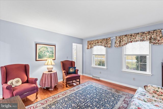 2358 FOX CHASE DR, Hanover, PA 17331