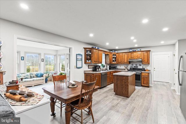 2358 FOX CHASE DR, Hanover, PA 17331