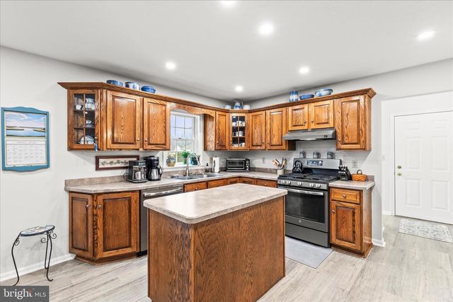 2358 FOX CHASE DR, Hanover, PA 17331