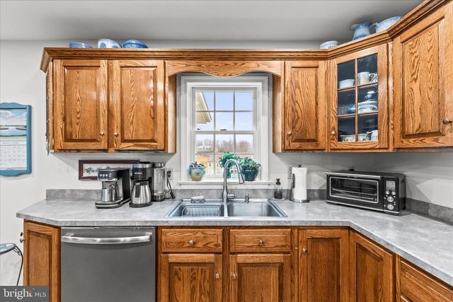 2358 FOX CHASE DR, Hanover, PA 17331