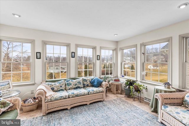 2358 FOX CHASE DR, Hanover, PA 17331