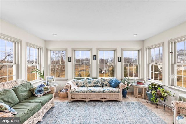 2358 FOX CHASE DR, Hanover, PA 17331