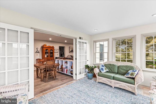 2358 FOX CHASE DR, Hanover, PA 17331