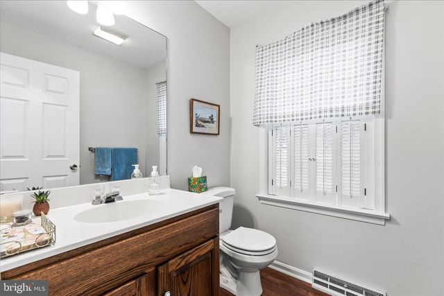 2358 FOX CHASE DR, Hanover, PA 17331