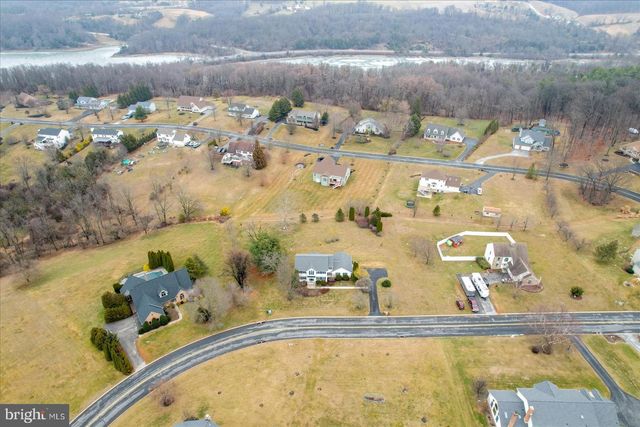 2358 FOX CHASE DR, Hanover, PA 17331