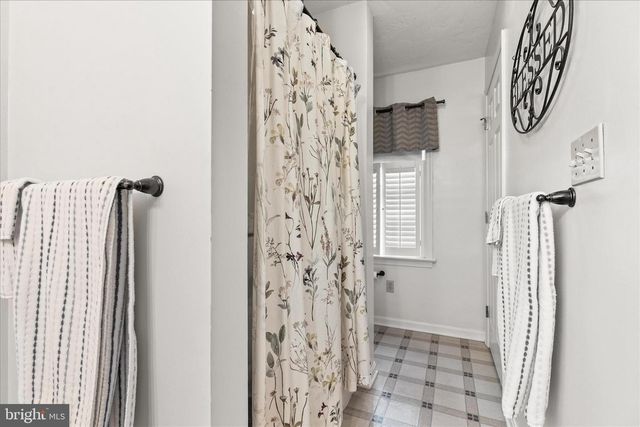 2358 FOX CHASE DR, Hanover, PA 17331