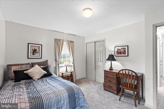 2358 FOX CHASE DR, Hanover, PA 17331