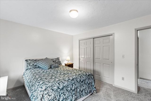 2358 FOX CHASE DR, Hanover, PA 17331