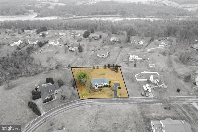 2358 FOX CHASE DR, Hanover, PA 17331