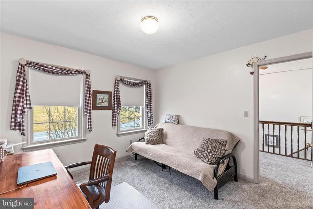 2358 FOX CHASE DR, Hanover, PA 17331