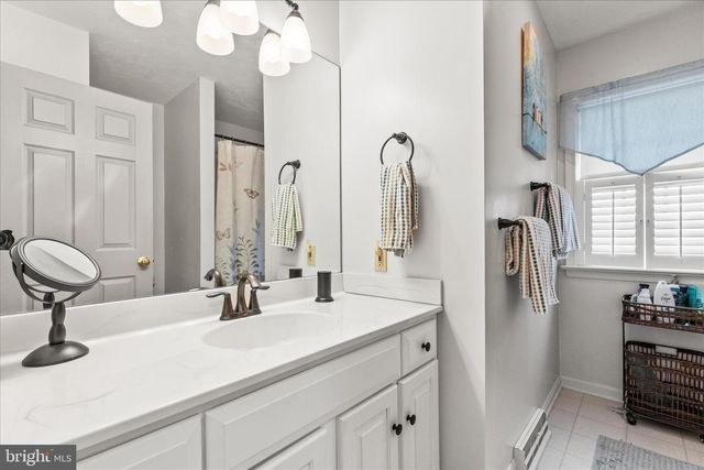 2358 FOX CHASE DR, Hanover, PA 17331