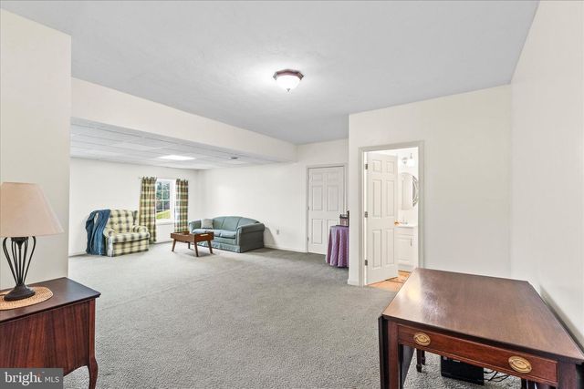 2358 FOX CHASE DR, Hanover, PA 17331