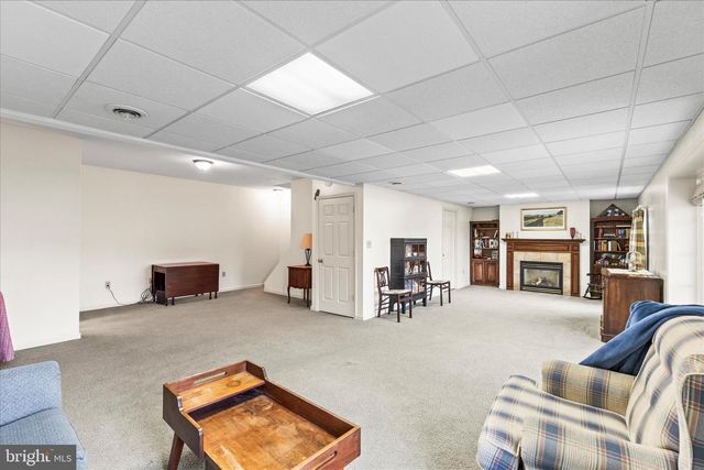 2358 FOX CHASE DR, Hanover, PA 17331