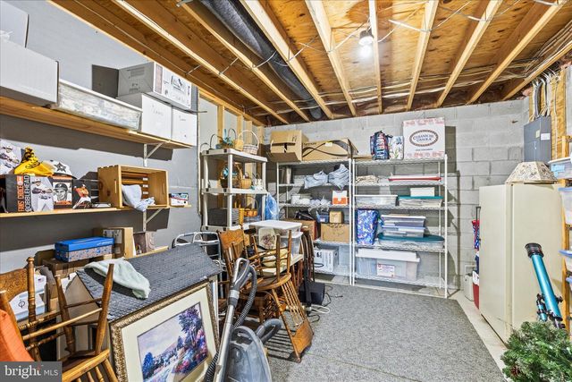 2358 FOX CHASE DR, Hanover, PA 17331