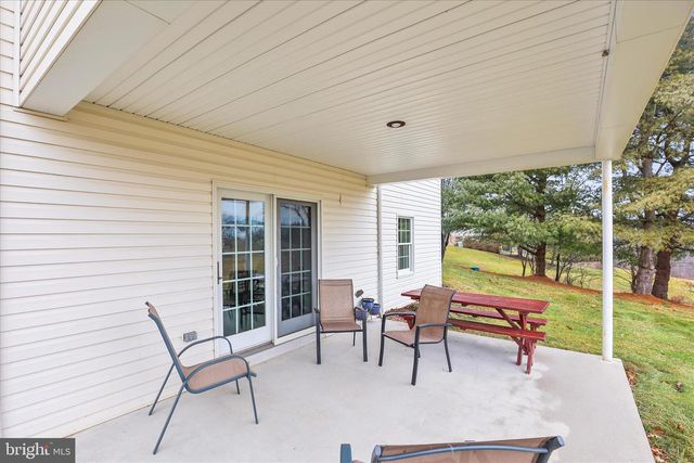 2358 FOX CHASE DR, Hanover, PA 17331