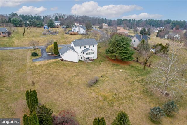 2358 FOX CHASE DR, Hanover, PA 17331