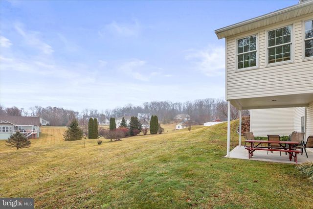 2358 FOX CHASE DR, Hanover, PA 17331