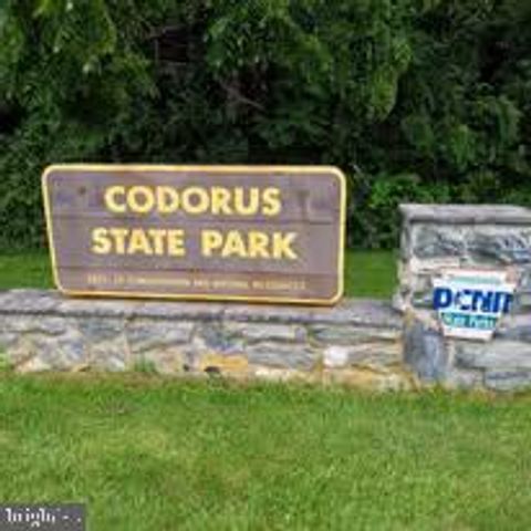 2358 FOX CHASE DR, Hanover, PA 17331