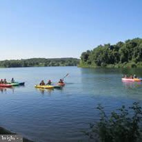 2358 FOX CHASE DR, Hanover, PA 17331