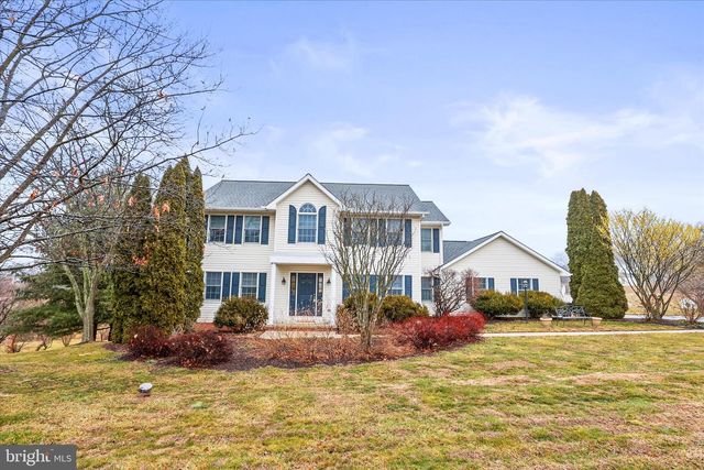 2358 FOX CHASE DR, Hanover, PA 17331