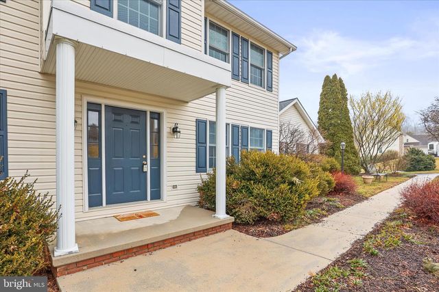 2358 FOX CHASE DR, Hanover, PA 17331