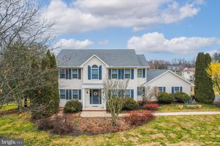 2358 FOX CHASE DR, Hanover, PA 17331