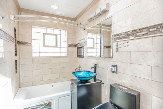 7746 S Kolmar Avenue, Chicago, IL 60652