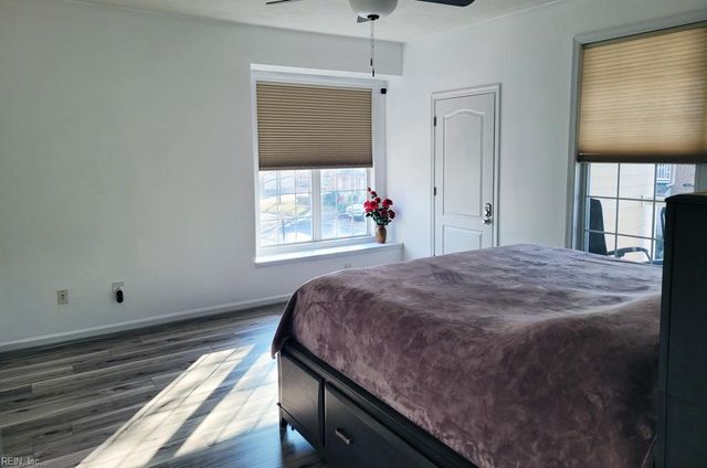 1046 Grand Oak LN, Virginia Beach, VA 23462