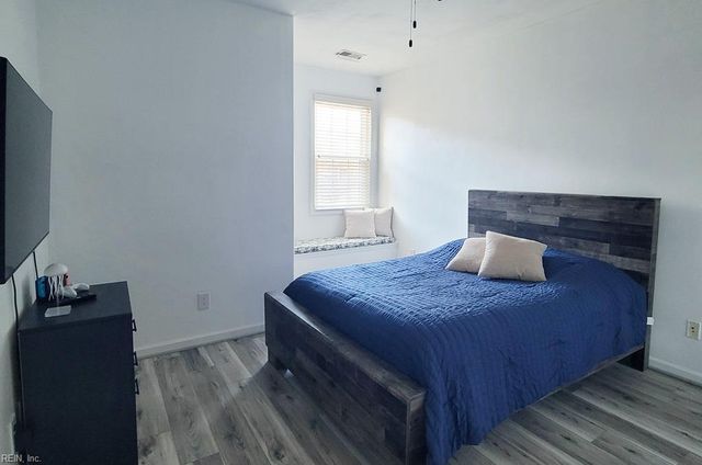 1046 Grand Oak LN, Virginia Beach, VA 23462