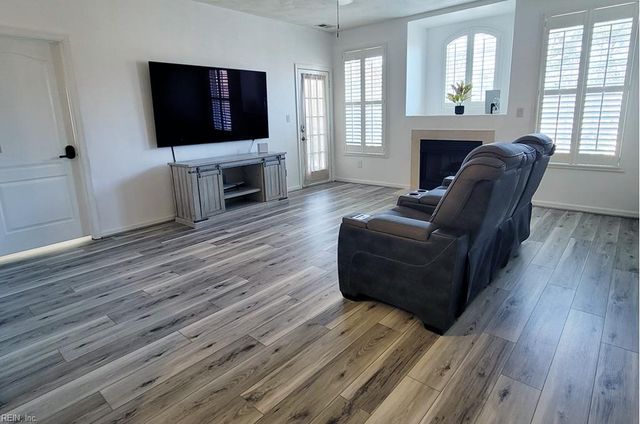 1046 Grand Oak LN, Virginia Beach, VA 23462