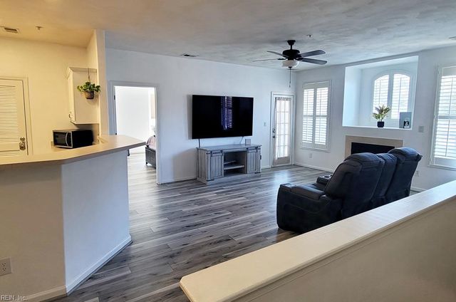 1046 Grand Oak LN, Virginia Beach, VA 23462