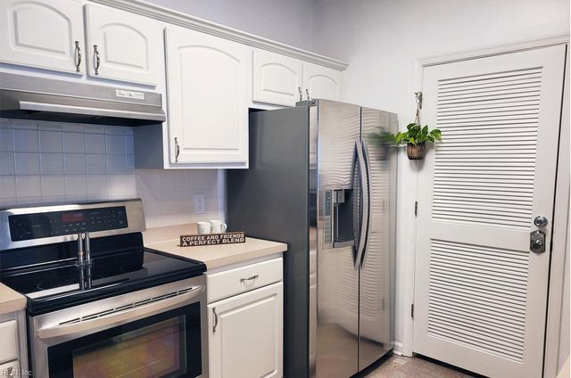 1046 Grand Oak LN, Virginia Beach, VA 23462