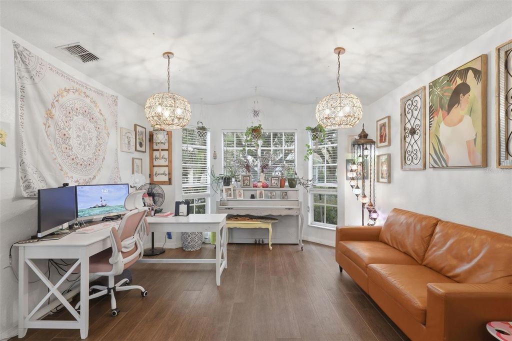 Image 6 of property listing at 7800 SAINT GILES PLACE, Orlando, FL 32835