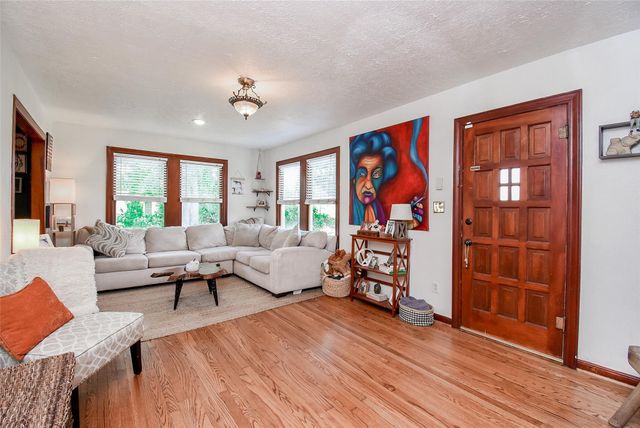 302 Damon Street, Richmond, TX 77406