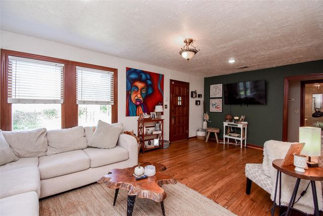 302 Damon Street, Richmond, TX 77406