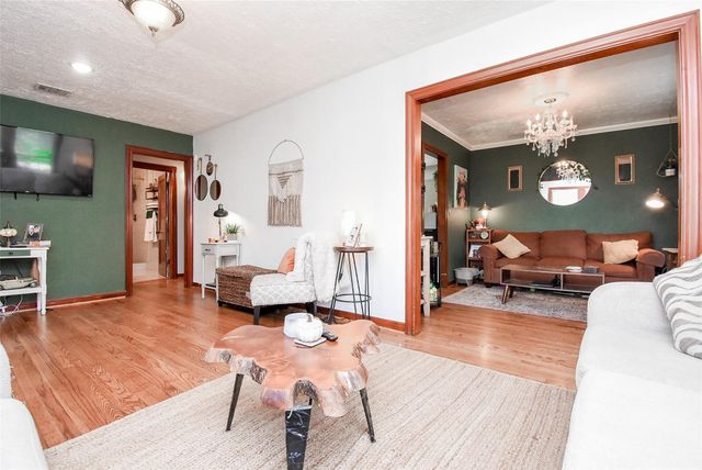 302 Damon Street, Richmond, TX 77406