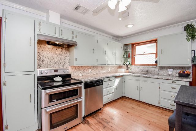 302 Damon Street, Richmond, TX 77406