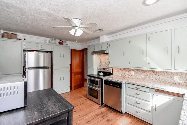 302 Damon Street, Richmond, TX 77406