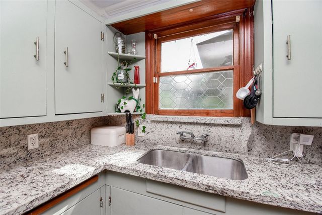 302 Damon Street, Richmond, TX 77406