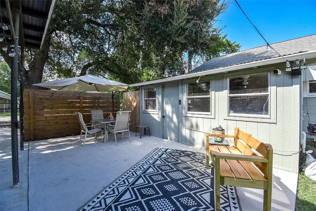 302 Damon Street, Richmond, TX 77406