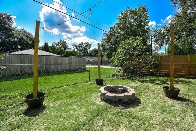 302 Damon Street, Richmond, TX 77406