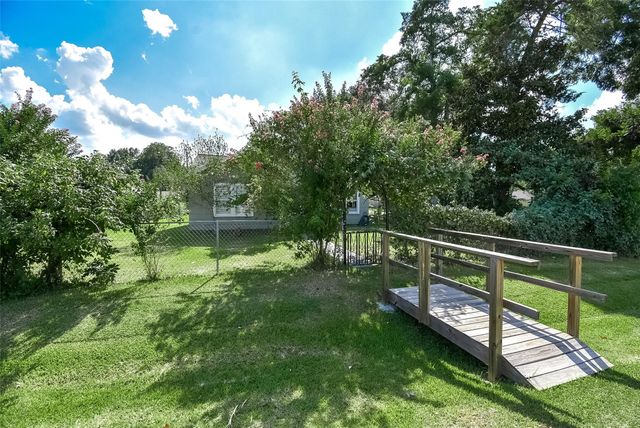 302 Damon Street, Richmond, TX 77406