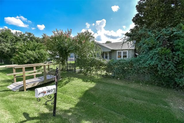 302 Damon Street, Richmond, TX 77406