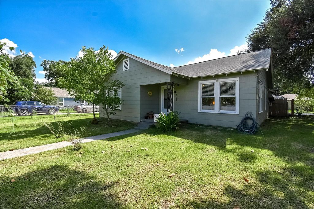 302 Damon Street, Richmond, TX 77406