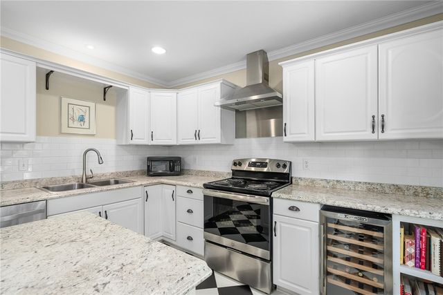 23 S Lake Dr, Rockport, TX 78382