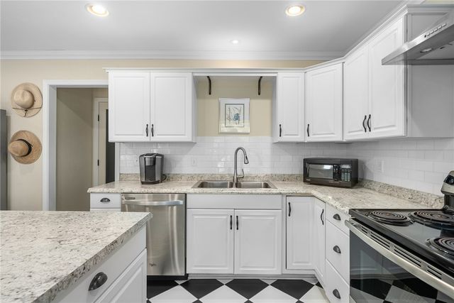 23 S Lake Dr, Rockport, TX 78382