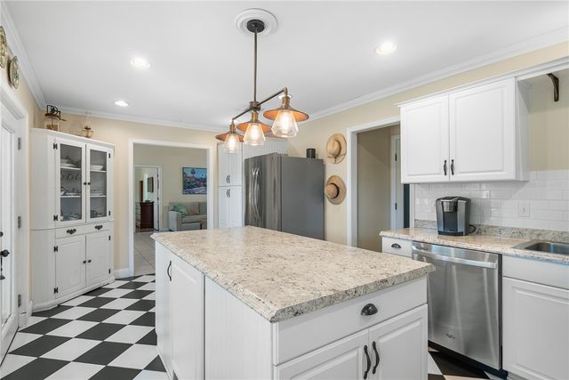 23 S Lake Dr, Rockport, TX 78382