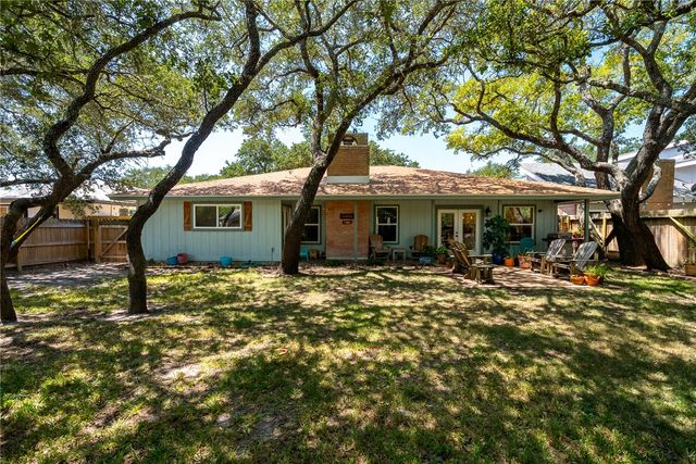 23 S Lake Dr, Rockport, TX 78382