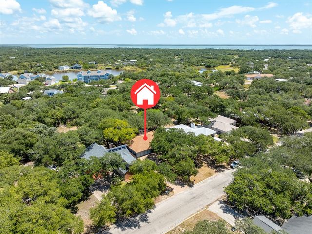 23 S Lake Dr, Rockport, TX 78382